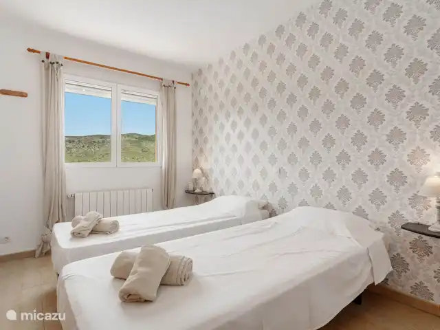 Slaapkamer 2 met 2 enkele bedden